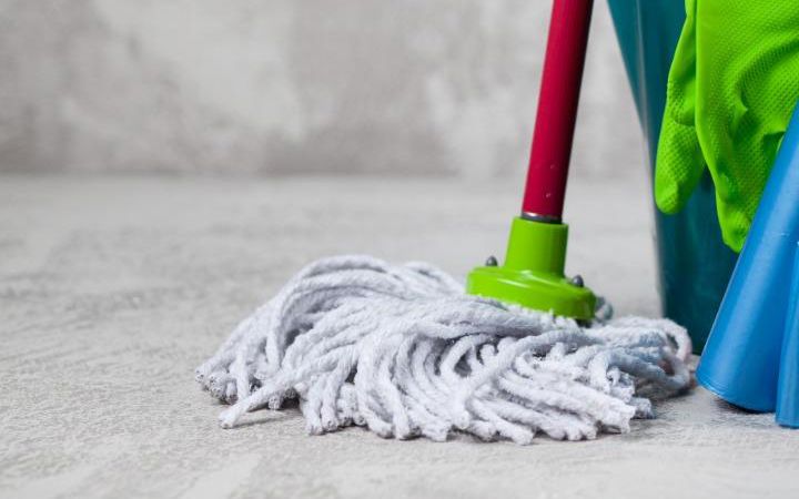 Gulvmoppe og spand
